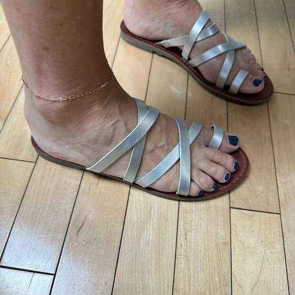 MOSSIMO Silver Metallic Toe Ring Slides Slip On Sandal Sandals Size 8.5 - Picture 7 of 9